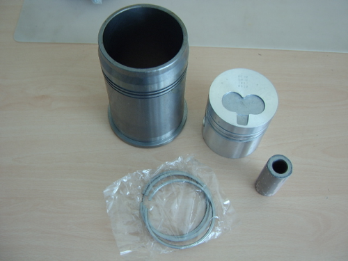 Zylinderlaufbuchse mit Kolben 85 mm für 4x2